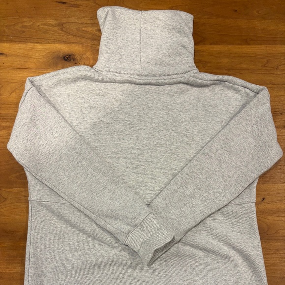 Athlete Gray Pullover - Size: XXS - Picture 2 of 2